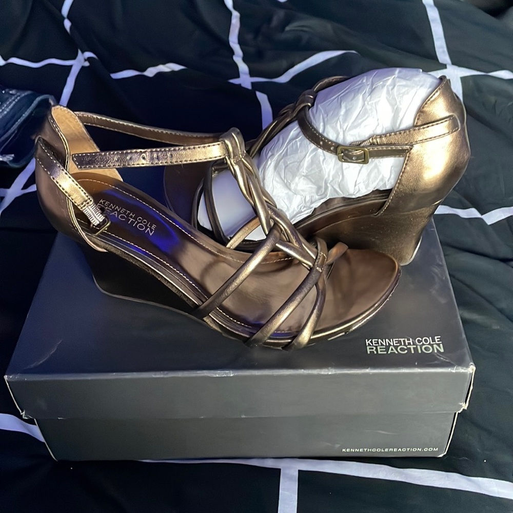 New Kenneth Cole Reaction Bronze Heels